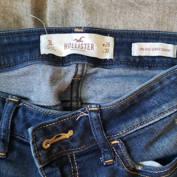 🌸2 for $40🌸 Ripped Hollister jeans - Picture 4 of 4